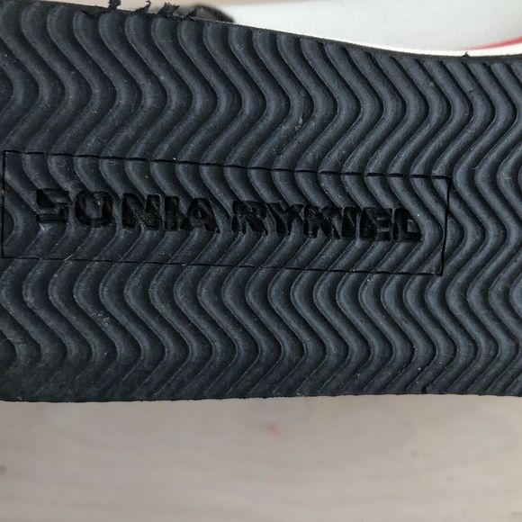 Stylish Women's Slip-On Shoes - Black, White, and Red - Picture 5 of 7